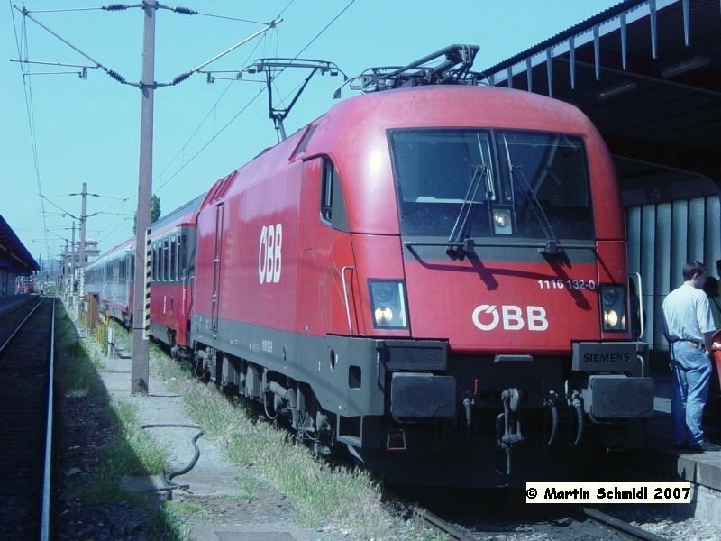 Eine Taurus-Lok der Baureihe 1116 in Wien-Sdbahnhof am 19.05.2007.