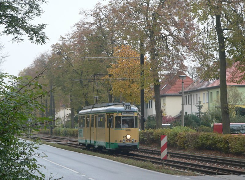 Eine Tram der Linie 88 nahe dem S-Bahnhof Friedrichshagen.