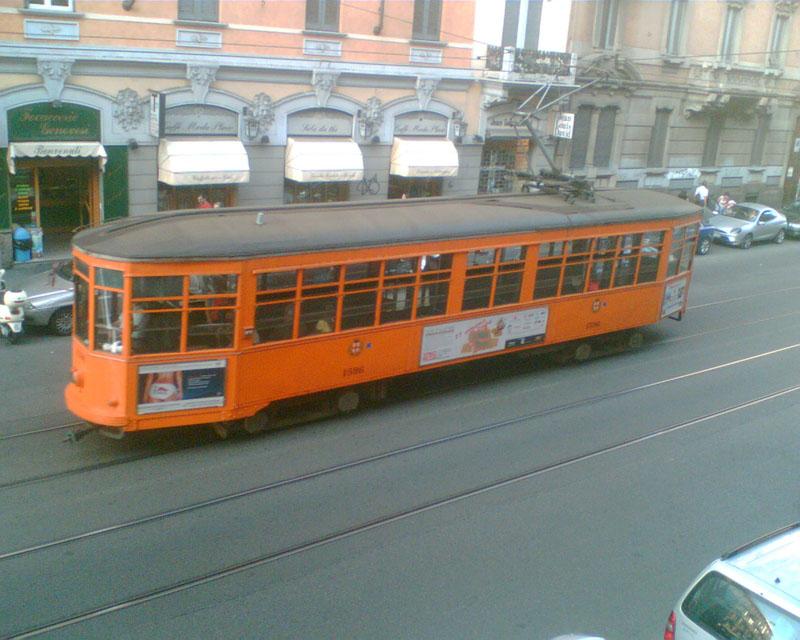 Eine Typische Straenbahn in Mailand am 14.6.2006