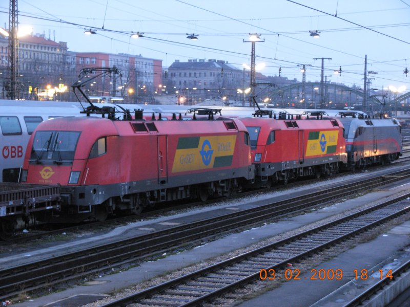 Eine beraus interessante Lokkette mit ungarischer Mehrheit war am Abend des 3.2.2009 in der Traktion Wien West abgestellt. An der Spitze zwei Taurus-Lokomotiven der Raaberbahn (Baureihe 1116), dahinter einer der drei Railjet-Prototypen ( Spirit of Linz ).
