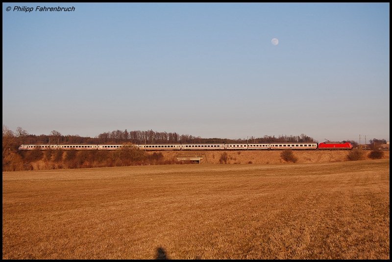 Eine unbekannte 101er zieht zur Nachmittagszeit des 19.02.08 IC 2064 von Nrnberg Hbf nach Karlsruhe Hbf, aufgenommen bei Goldshfe.