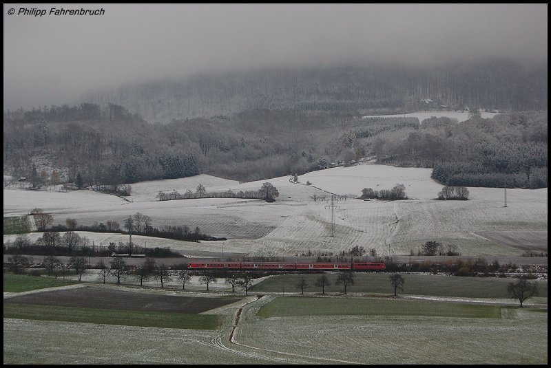 Eine unbekannte 110er befrdert am 14.11.07 RB 37158 von Donauwrth nach Aalen, aufgenommen bei Aalen-Hofen.