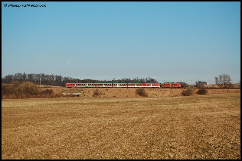 Eine unbekannte 110er zieht am 19.02.08 RB 37162 von Donauw�rth nach Aalen, aufgenommen bei Goldsh�fe.