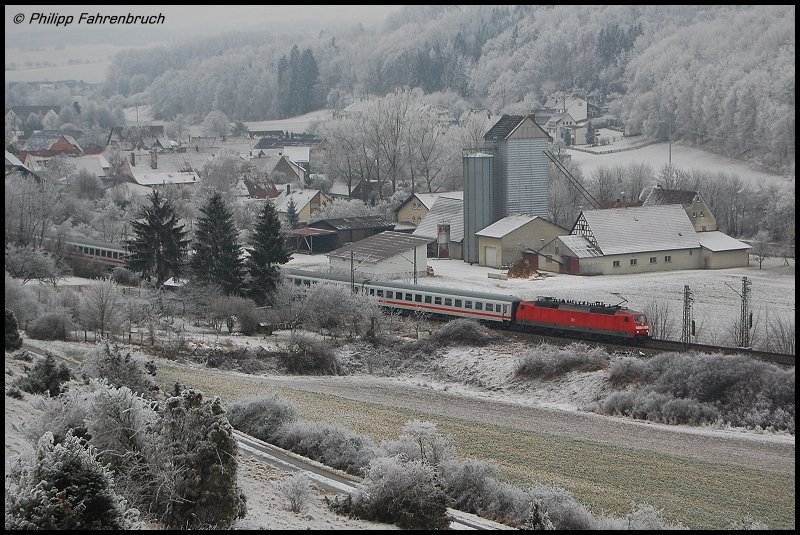 Eine unbekannte 120er zog am 27.12.07 einen EuroCity �ber die Filsbahn (KBS 750) in Richtung Stuttgart, aufgenommen bei Lonsee. Am Zugende schob eine 101er mit.