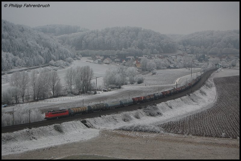 Eine unbekannte 140er zog am 27.12.07 einen Kesselwagenzug ber die Filsbahn (KBS 750) aus Richtung Stuttgart in Richtung Ulm, aufgenommen bei Lonsee.