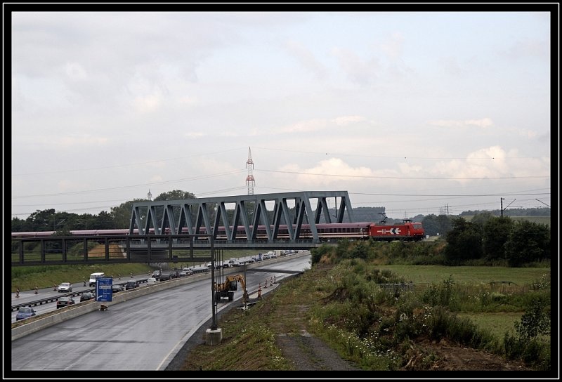 Eine unbekannte 145er ist am 11.07.2009 in Sonderzugdiensten eingeteilt und berquert bei Kamen die A2 in Richtung Hamm(Westf). 