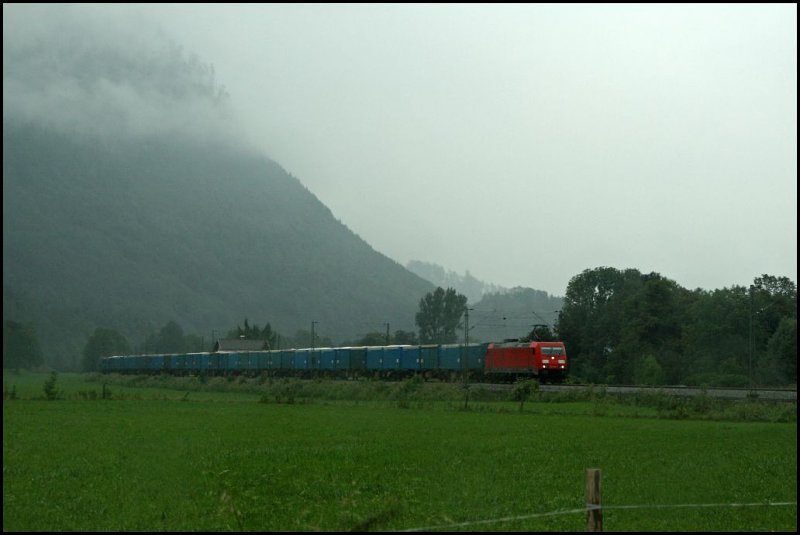 Eine unbekannte 185er bringt einen leeren Mllzug nach Hall i. Tirol. (04.08.2009)