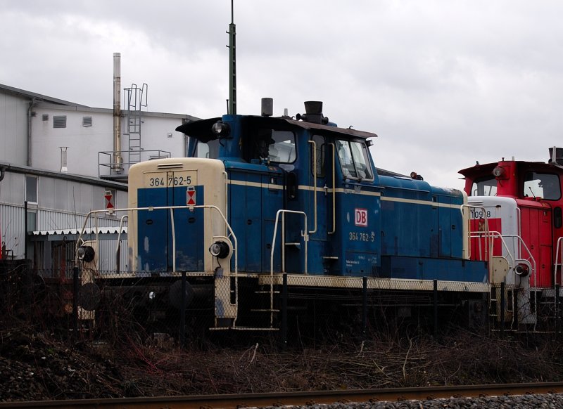 Eine V 364 762-5 stand am 01.02.2008 auf dem Rangierbahnhof in Hagen-Vorhalle. Sie trgt noch das alte blau/beige Kleid.