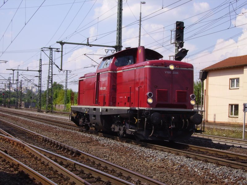 Eine V100 rangiert am spten nachmittag am 31.07.08 im Bahnhof Fulda!