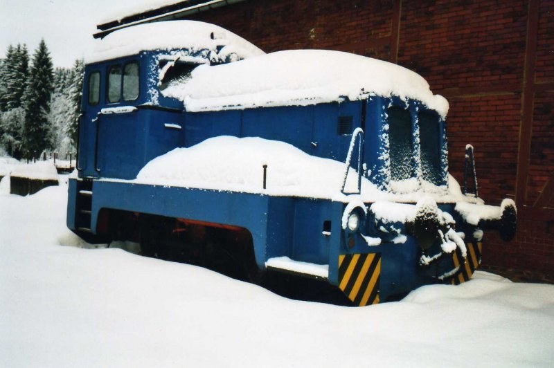 Eine V15 im Winter 2006 im Bf Schnheide-Sd