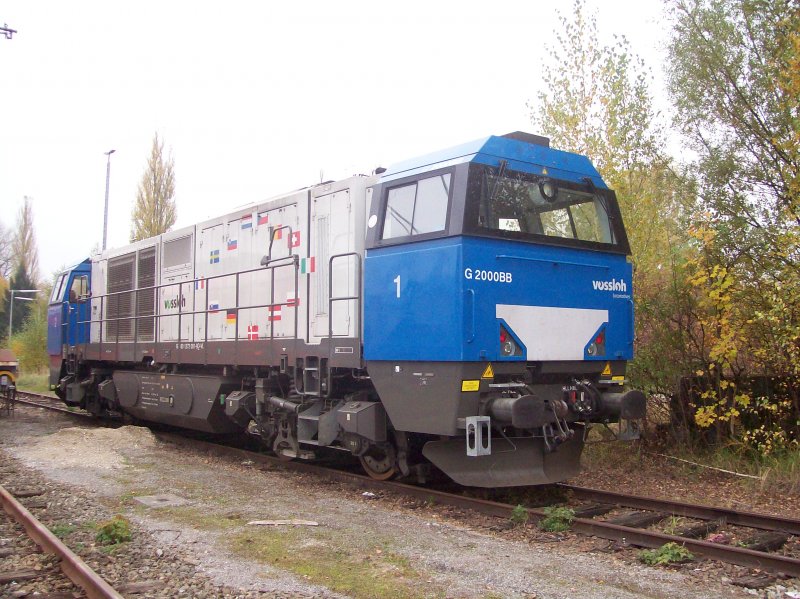Eine Vossloh G 2000 abgestellt am ehemaligem Bw in Rosenheim. Aufgenommen am 27.10.07.