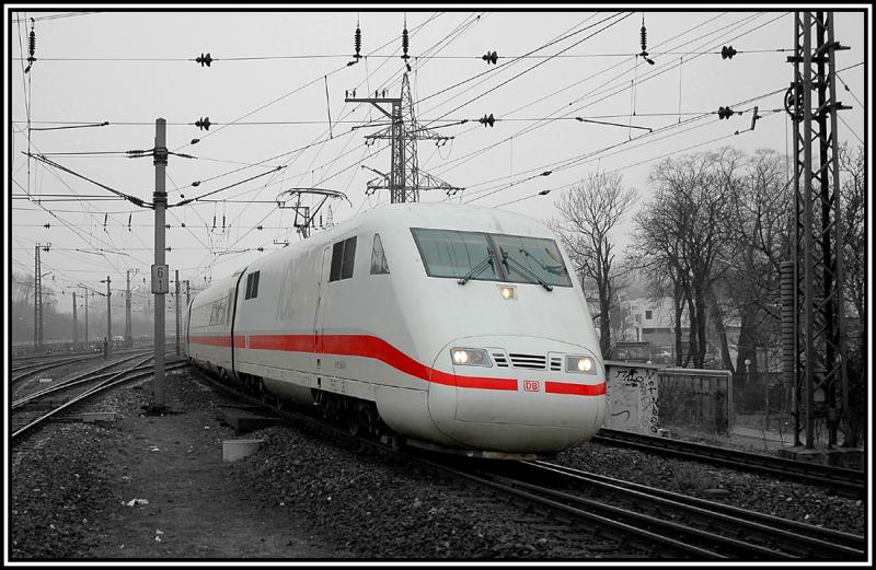 Eine  Weiwurst  wie wir in sterreich zu sagen pflegen durchfhrt am 25.2.2006 den Bahnhof Wien-Htteldorf Richtung Wien-Westbahnhof.