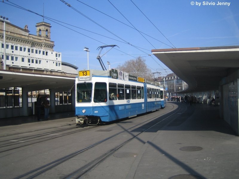 Eine weitere Mirage-Diktatur wurde gestrzt. Seit ca. Anfangs Jahr fahren auf der Linie 13 offiziell Tram 2000 Doppeltraktionen unterwegs. Nr. 2023+2020 erreicht am 8.3.08 die Hst. Hauptbahnhof/Bahnhofquai.