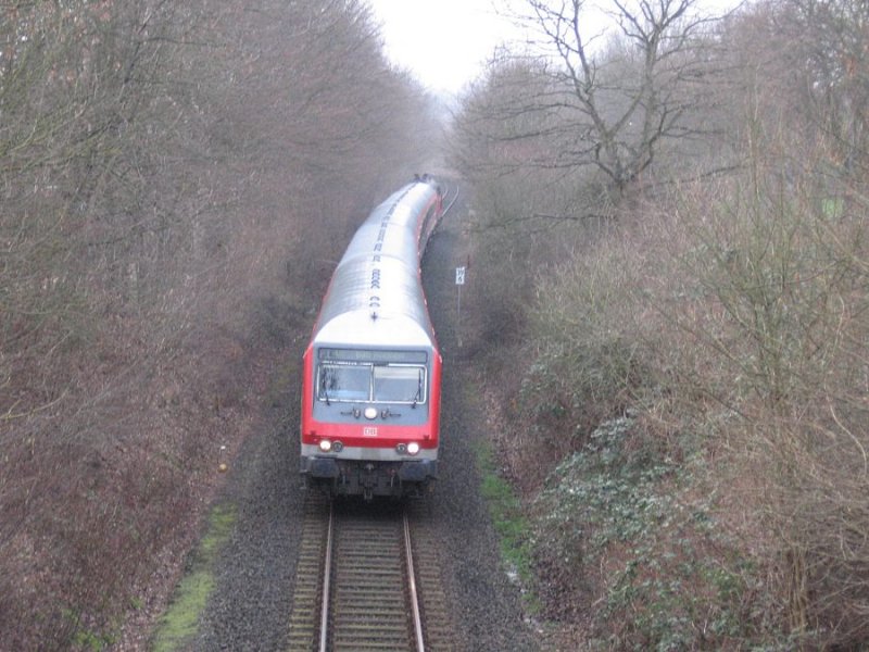 Eine Wendezuggarnitur als RE nach Bad Kleinen am 18.02.2007 in Timmdorf.1974 wurde wenige hundert Meter von hier entfernt, am damaligen Bahnhof von Timmdorf,fr den Film  Frhling auf den Immenhof   Einstellungen mit einer V 100 und Donnerbchsen gedreht.Der Bahnhof verkrperte damals wohl lndlicheren Charme als der in Malente.