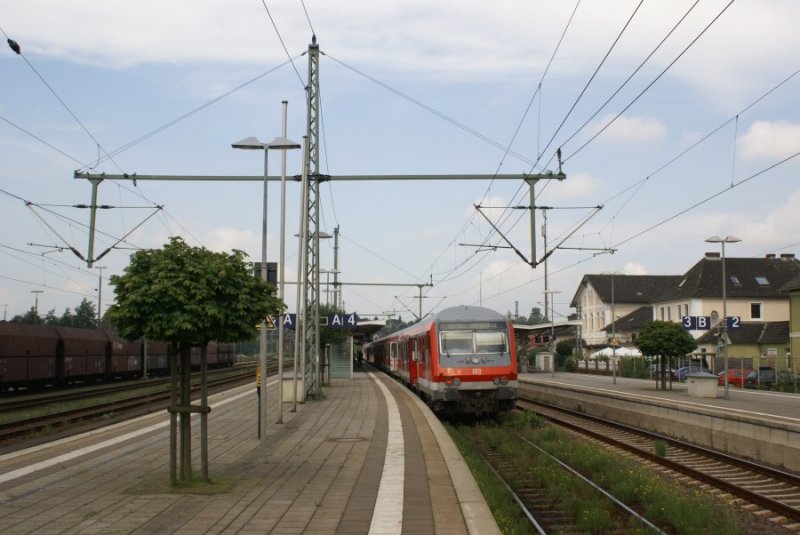 Eine Wendezuggarnitur aus Hamburg-Altona ist am 23.08.2007 in gerade als RB in Itzehoe angekommen