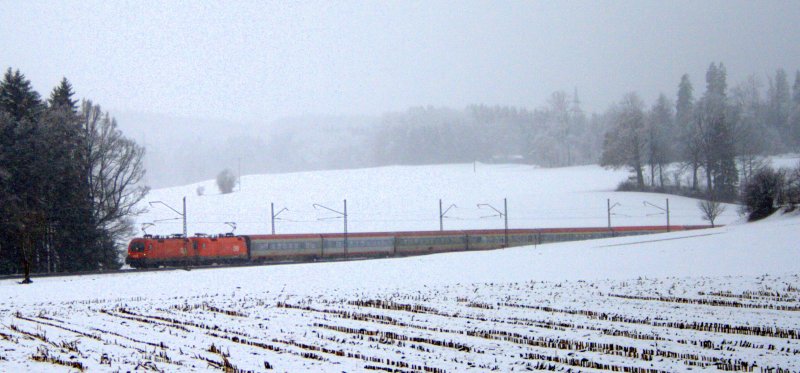 Eine wilde Verfolgungsjagt lieferten sich heute diese beiden Tauri mit dem RB nach Salzburg, indem Christian und ich saen. Man schickte die RB auf das Gegenverkehrsglei, und die Tauri kamen immer nher, bis sie uns schlussendlich berholten.