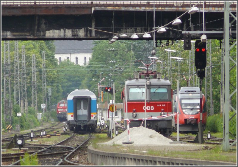 Einen Moment spter fhrt ALX86217 nach Mnchen aus und am rechten Bildrand erscheint REX5770 aus St.Margrethen mit einem 4024er. (26.05.2008
)