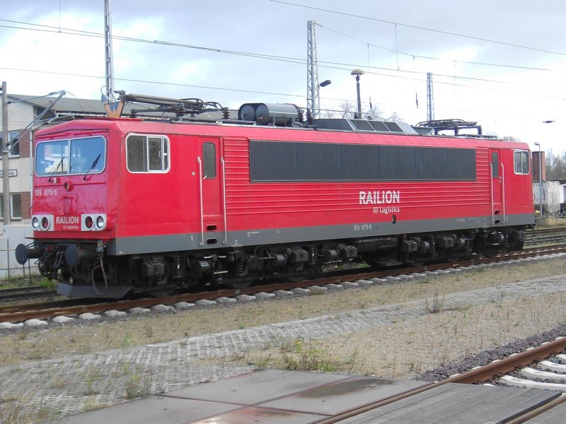 Einen Monat nach ihrer Hauptuntersuchung wartet 155 075-5 am 25.11.07 in Wismar auf neue Aufgaben.
<a href= http://staedte.kaposo.de  target= _blank ><img src= http://www.Bahnbilder.de/counter/counter_new.php?key=391812247  alt= Städte auf Kaposo  title= Städte auf Kaposo  border= 0  /></a>
