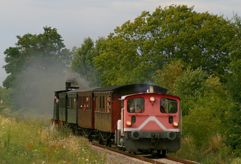 Einen schnen Zug hatte sie da am Haken - 332 114 am 12. Juli 08 in Niederflrsheim-Dalsheim.