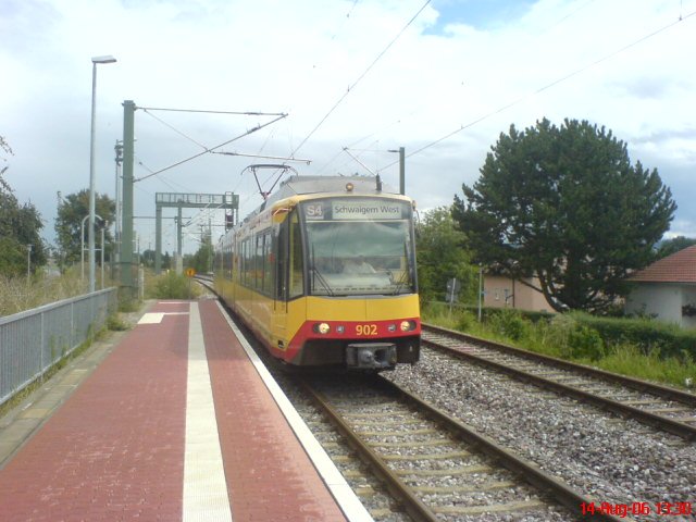 Einen Tag spter, am 14. August 2006, war Zweisystem-Stadtbahntoilettenwagen 902 in hringen Cappel bzw. auf der S4 nach Schwaigern (Wrtt) West unterwegs.