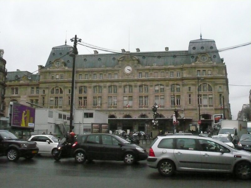 Einer der beiden Haupteingnge des Gare Saint Lazare. Im Gare Saint Lazare fahren fast nur Regionalzge und einige Intercitys, aber keine TGVs.