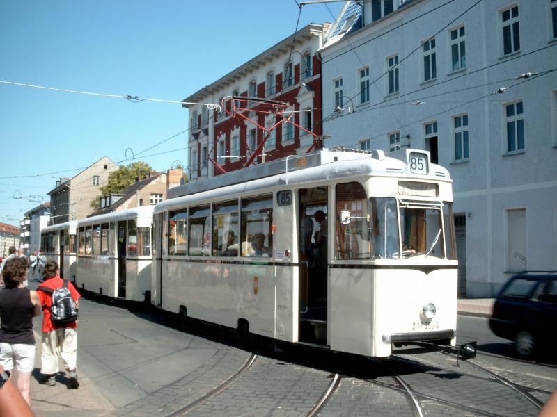 Einer der Shuttle-Z�ge zum Tag der Offenen T�r war diese Reko-Tram. 10.8.03
