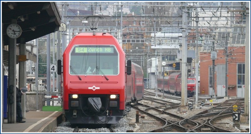 Einer von zwei Re 450 Dostos (von der SBB bernommen) in SZU Farben bei der Einfahrt in Zrich Giesshbel.(31.03.2009)