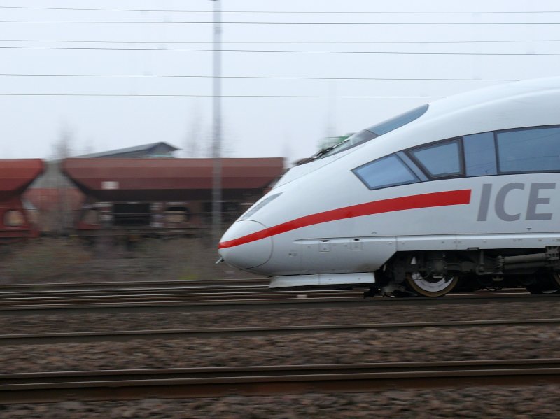 Einfach nur  ICE  soll dieses Bild heien. Bochum-Ehrenfeld. 05.04.2009.