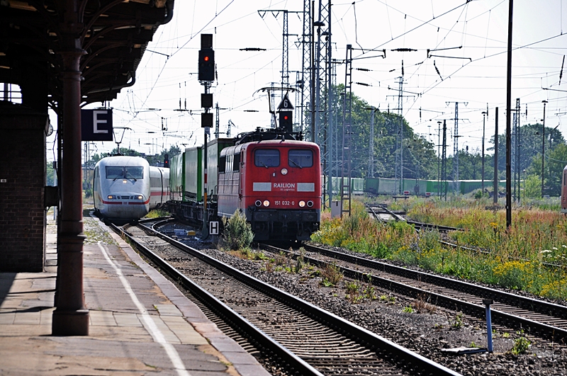 einfdeln zur Paralleldurchfahrt durch den Bf Stendal am 02.07.09