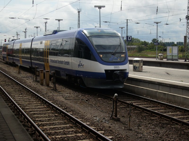 Einfahrender OLA-Triebwagen 0003 aus Neustrelitz am 25.Juli 2009 in Stralsund.