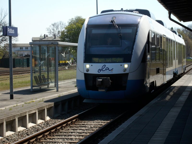 Einfahrender OLA-Triebwagen 701 von Lauterbach Mole in Putbus am 25.April 2009.