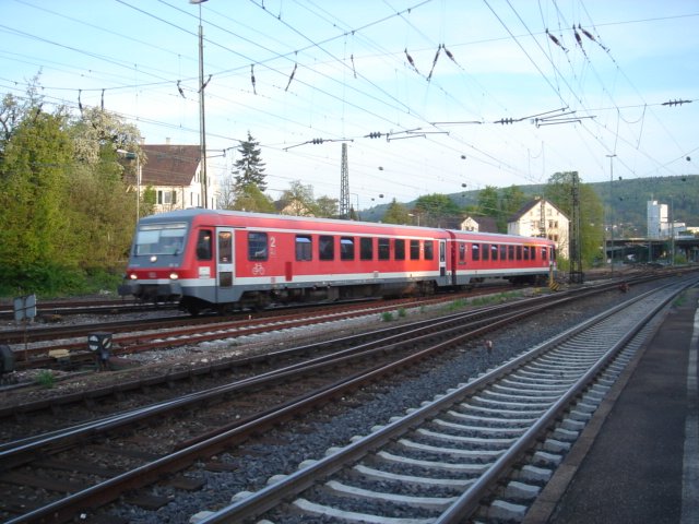 Einfahrt der ca. 5min versptern Br.628 als RE-Zug von Ulm nach Ellwnagen. Hier bei der Einfahrt in Aalen.(Aufgenommen am 21.04.07)