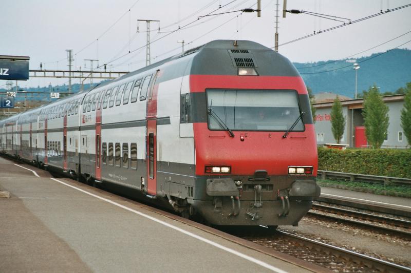 Einfahrt des IC 2000 am 7.9.03 in Rotkreuz