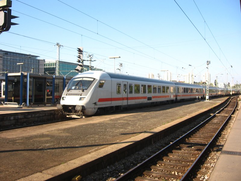 Einfahrt eines IC´s mit Schublok 101 100-6 in Stuttgart HBF am 16.9.07