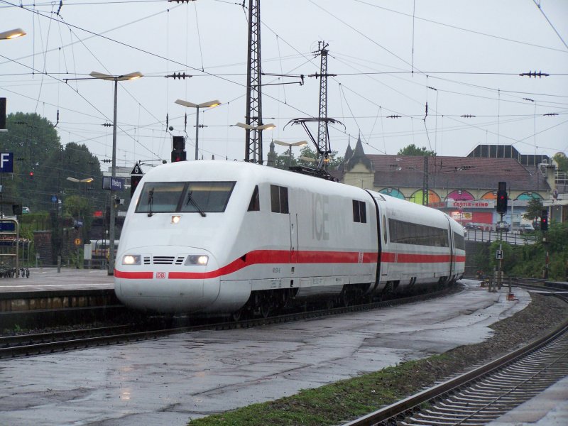 Einfahrt eines ICE-1 Zuges in den Bahnhof Offenburg. Der Zug fuhr nach Berlin-Ostbahnhof. Aufgenommen im August 2007.