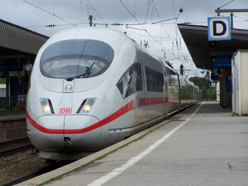 Einfahrt eines ICE-3 in den Bahnhof Mnchen-Pasing, er kam aus Mnster(Westf.)HBF nach Mnchen Hbf. Aufgenommen am 9.August 2007