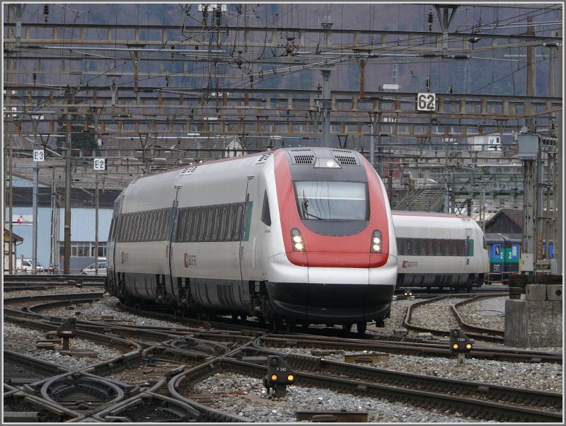 Einfahrt eines ICN in Olten. (18.03.2008)