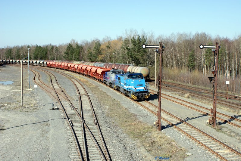 Einfahrt Firma Spitzke mit dem tglichen Pendel(Leerzug),in Cunnersdorf.Nach der Beladung geht es nach Gransee/Frstenberg.
Die Aktion geht noch bi Anfang Mai.Mit Angemietet G 1206 Rent a Rail.