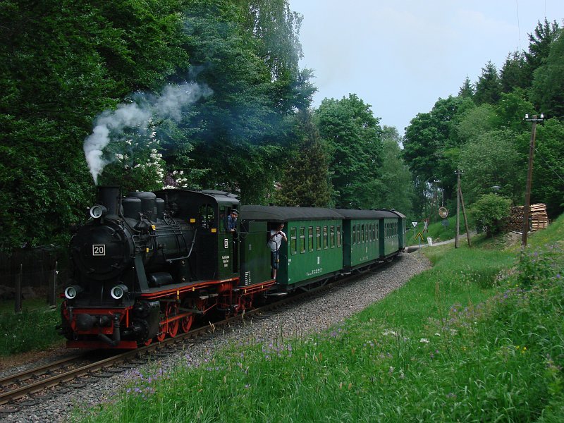 Einfahrt der Lok 20 aus Cranzahl in Kretscham-Rothensehma am 31.05.2008