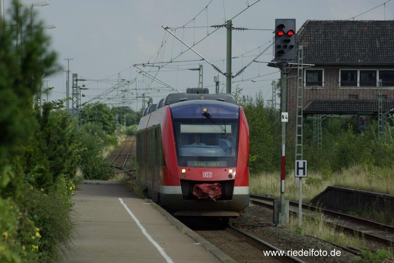 Einfahrt der Regionalbahn Kiel - Flensburg in den Flensburger Hauptbahnhof (Juli 2007)