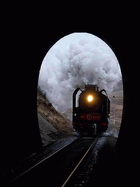 Einfahrt in den Scheitel-Tunnel am Jingpeng-Pass, Januar 2002