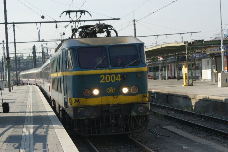 Einfahrt der SNCB Serie 2000 Nr. 2004 mit dem Eurocity Vauban aus Brxelles kommen in den Bahnhof Luxemburg. 28.09.2008