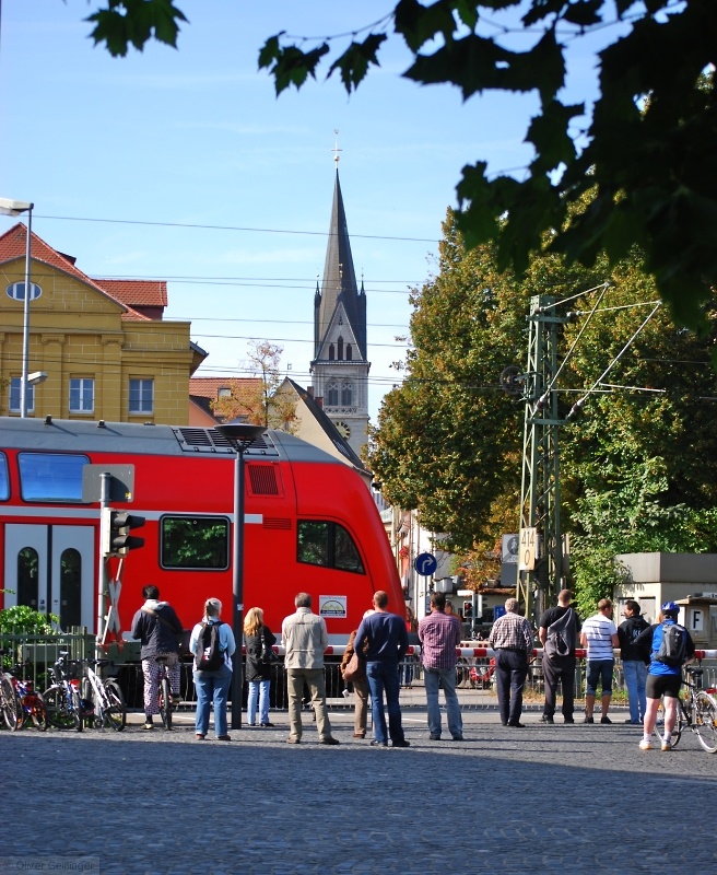 Einfahrt in den Zielbahnbahnhof. Warten auf die Schwarzwaldbahn nebst dem Konzil Konstanz am Tag der Einheit 2009. 