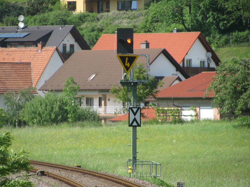 Einfahrvorsignal des Bahnhofs Wolfstein.
Blickrichtung Lauterecken-Grumbach.