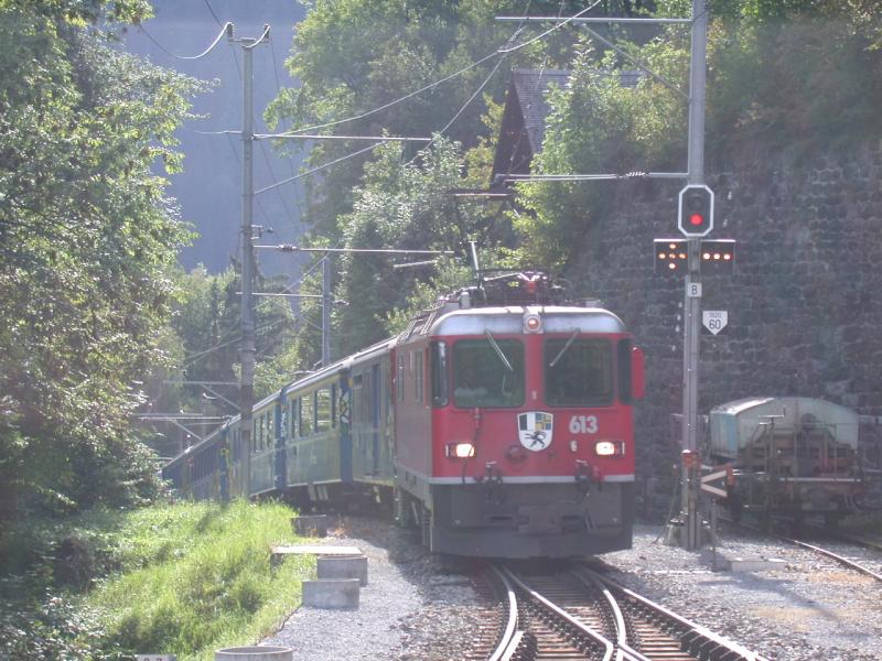 Einfart des Arosaexpress in Len-Castiel. (23.09.2004)