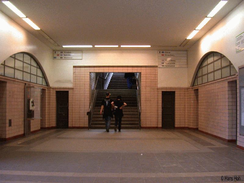 Eingangshalle des Bf Lehrter Stadtbahnhof 16. Juni 2002.