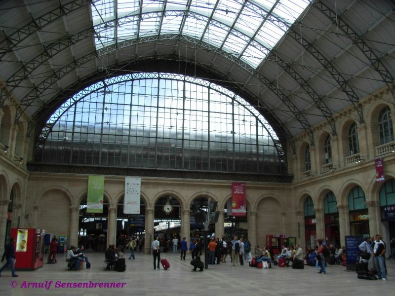 Eingangshalle des Gare de l’Est. Er wurde 1849 erffnet. 1854, 1885, 1900 und 1931 wurde er jeweils erweitert und umgebaut.
23.06.2007
