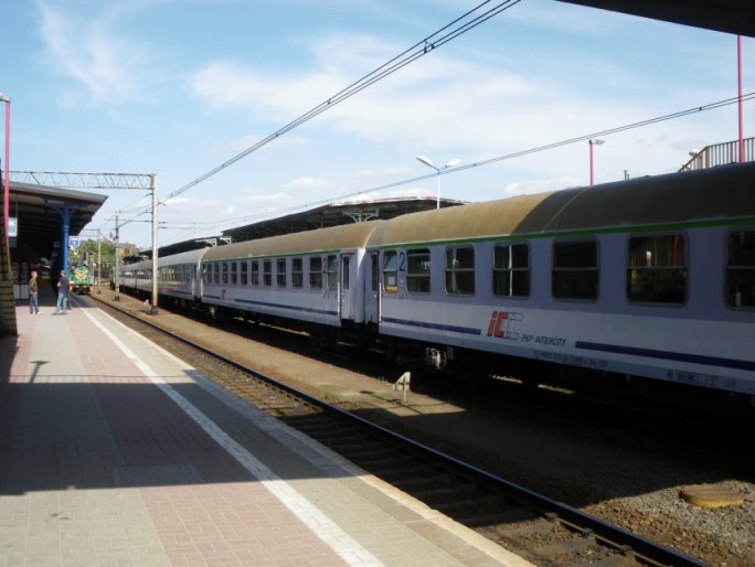 Eingefahrener TLK  Barbakan  Krakow - Szczecin in Szczecin Glowny am 09. Mai 2009.