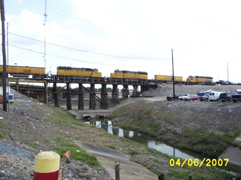 Einige Union Pacific Loks sind am 4.6.2007 in Houston (Texas) abgestellt. 