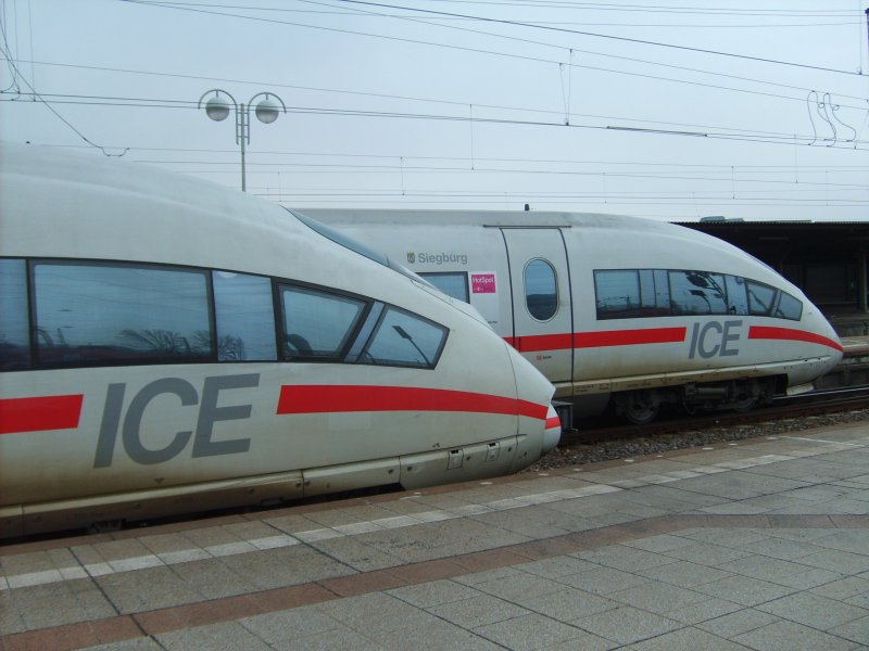 Einmal Basel (Gleis 2) und einmal Kln (Gleis 3). Karlsruhe, 27.02.09 